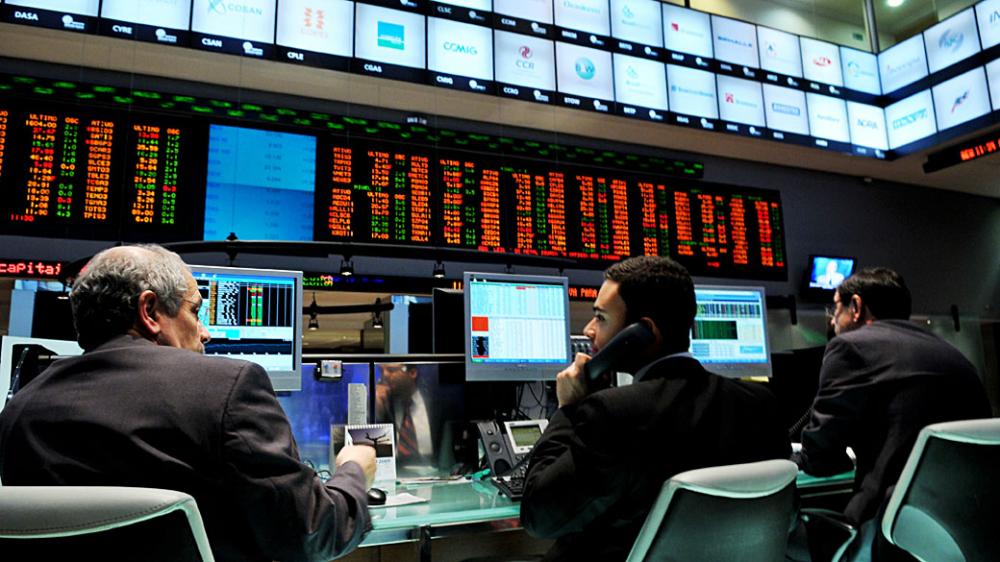 Brasileiros voltam à poupança e aos títulos públicos por segurança