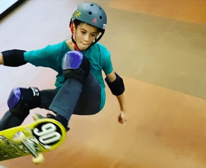 Prodígio, brasileiro de 11 anos é primeiro skatista a fazer manobra 1080 graus no vertical